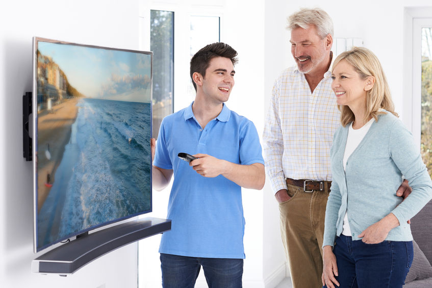 Can A Curved-Screen HDTV Onto The Wall?